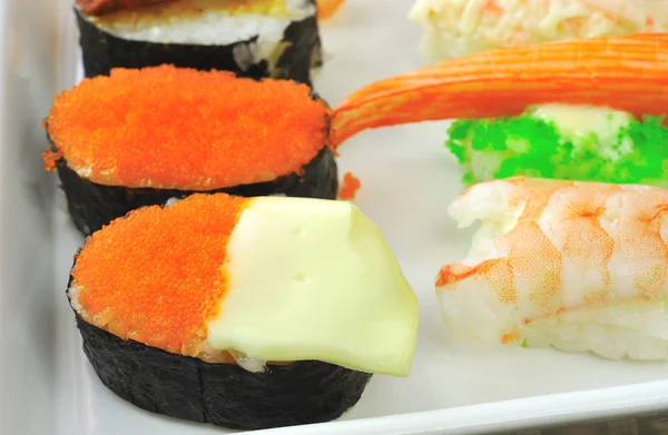 Sushi på tallriken — Stockfoto