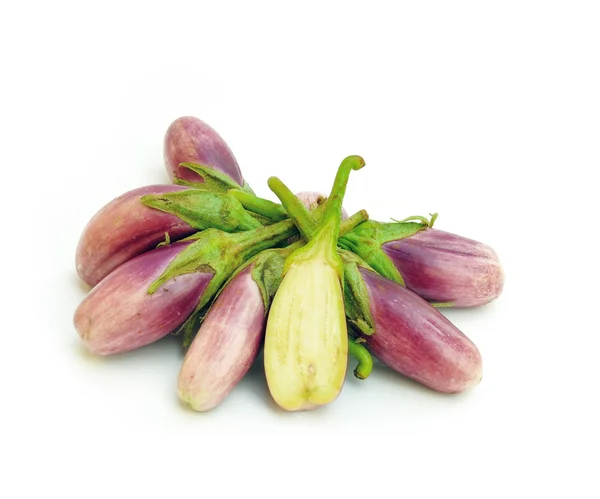 Aubergines geïsoleerd op witte achtergrond — Stockfoto