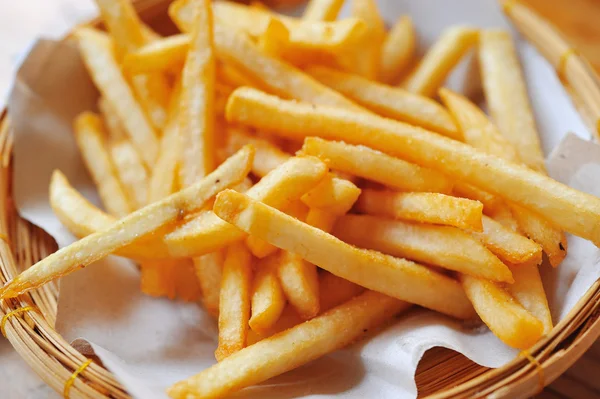 Golden French Pommes Kartoffeln bereit zum Verzehr — Stockfoto