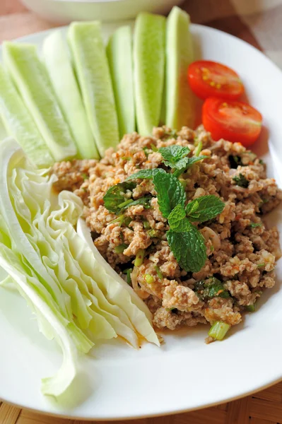 Ταϊλανδικό πικάντικη κιμά σαλάτα — Φωτογραφία Αρχείου