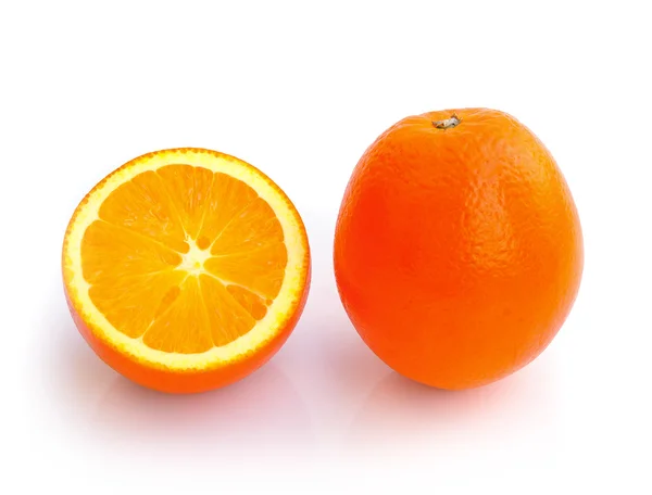 Naranja aislado sobre fondo blanco —  Fotos de Stock