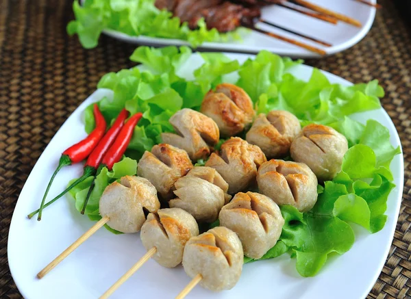 Albóndiga en el plato blanco — Foto de Stock