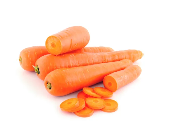 Cenouras frescas isoladas sobre fundo branco — Fotografia de Stock