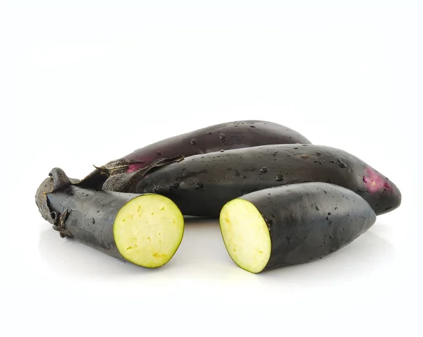 Siyah üzerine beyaz izole patlıcan — Stok fotoğraf