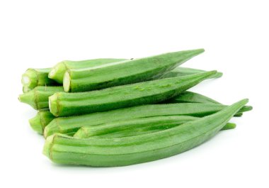 beyaz zemin üzerine bamya