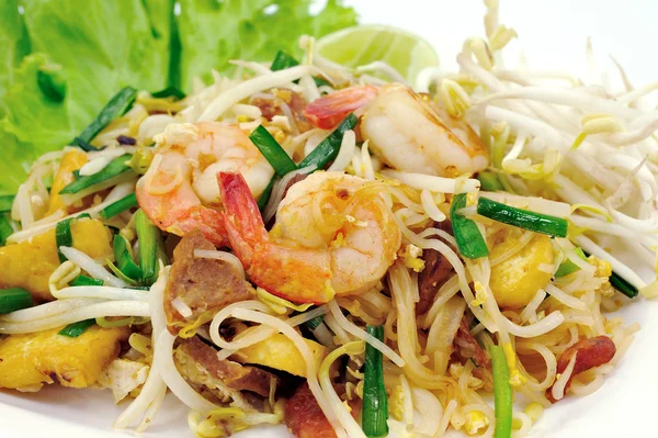 泰国菜Pad thai,炒面配虾仁 — 图库照片