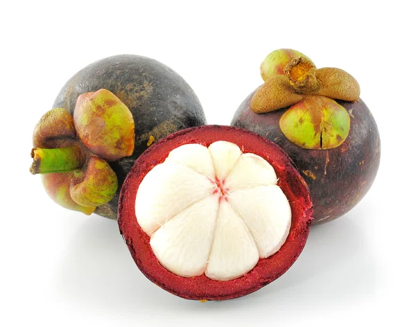 Čerstvý mangosteen na bílém pozadí — Stock fotografie