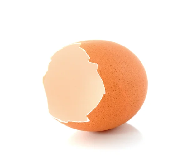 깨진된 달걀 껍질에 고립 된 화이트 — 스톡 사진