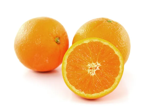 Orange på vit bakgrund — Stockfoto