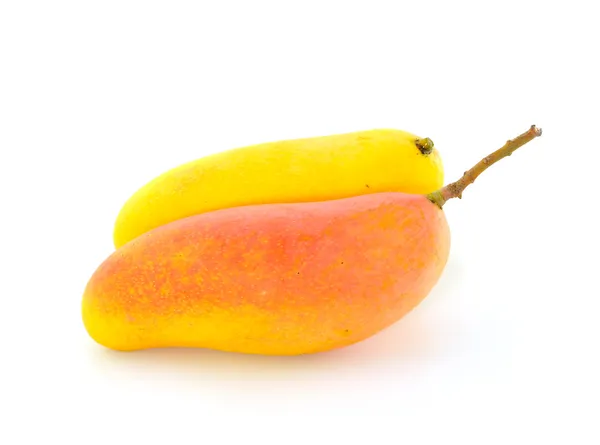 Gul mango isolerad på en vit bakgrund — Stockfoto