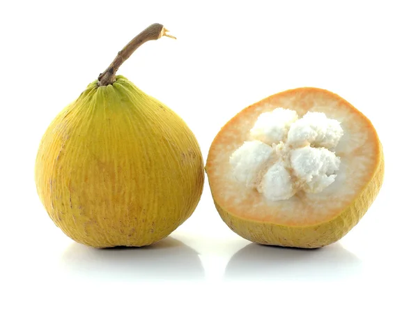 Santol fruit geïsoleerd op witte achtergrond — Stockfoto