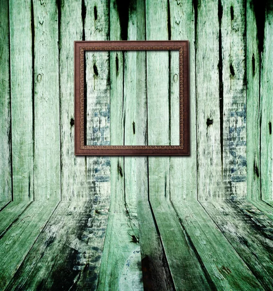 Hnědý dřevěný fotorámeček na prkně zdi se stínem — Stock fotografie