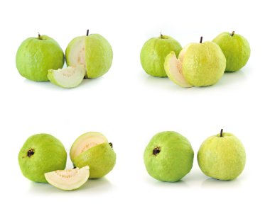 beyaz zemin üzerine guavas