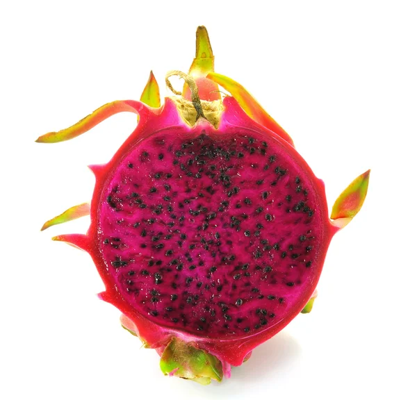 Close-up van dragon fruit op witte achtergrond met kopie ruimte. — Stockfoto