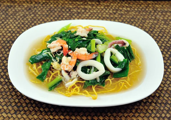 Fideos de arroz mariscos y verduras — Foto de Stock