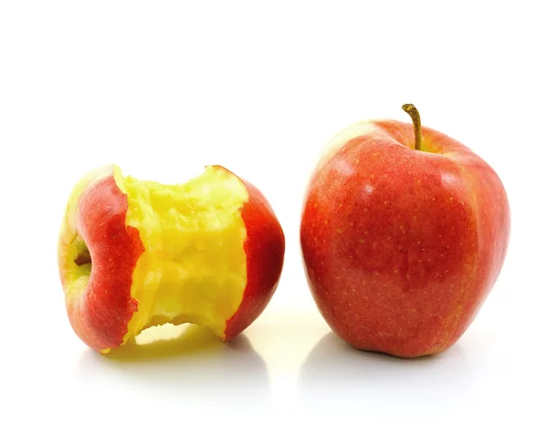 Beyaz arkaplanda kırmızı elma — Stok fotoğraf