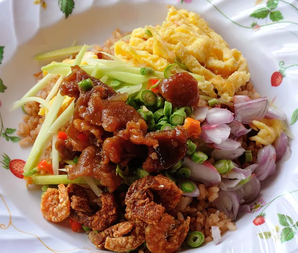 Stek ris med räkor pasta, thaimat — Stockfoto