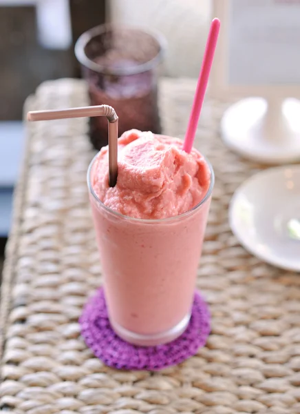 Raspberry-cream smoothie — Zdjęcie stockowe