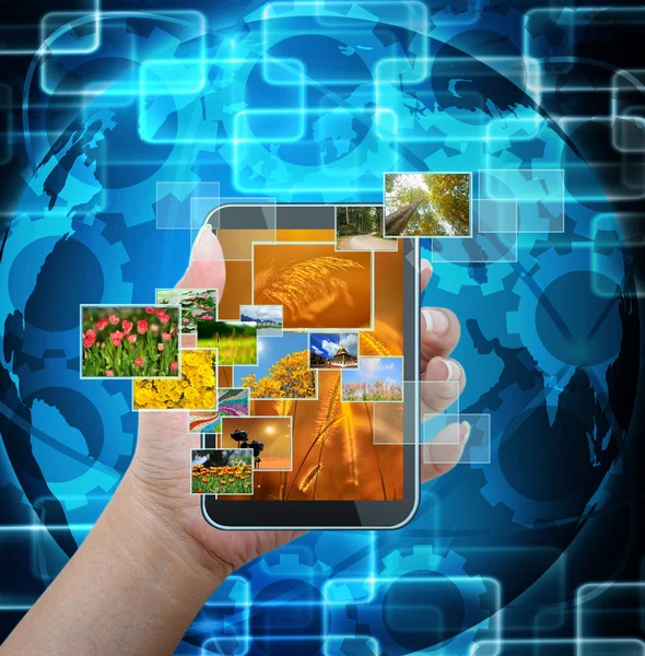 Smartphone con background tecnologico mondiale — Foto Stock