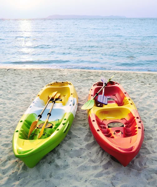 Canoes on the beach. — Stock Photo, Image