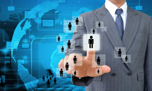 Бизнесмен выбирает правильного человека