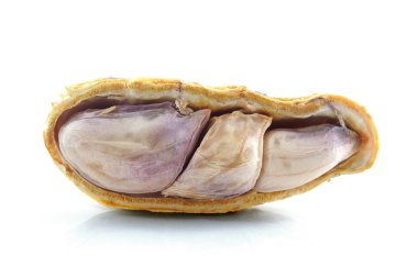 beyaz arkaplanda fıstıklar