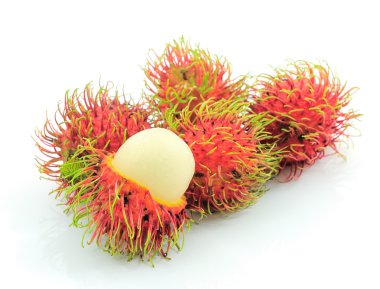 beyaz arkaplanda rambutan