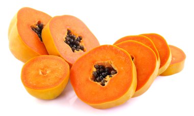 Beyaz arkaplanda papaya