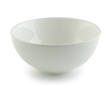 Beyaz arka planda beyaz seramik kase