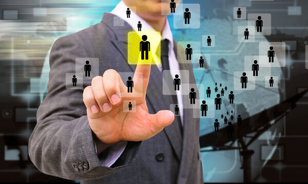 Бизнесмен выбирает правильного человека