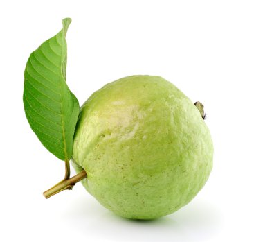 Beyaz arkaplanda guava (tropikal meyve)