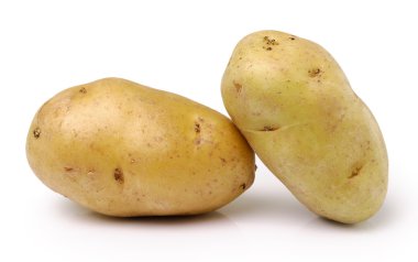 Beyaz arkaplanda izole edilmiş patates