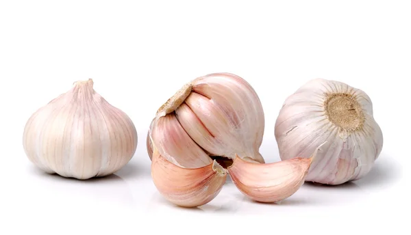 Garlic isolated on white background — Stock Photo, Image