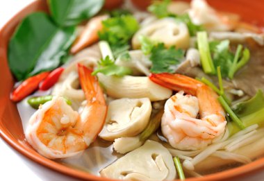 mantar (tom yum goong Tayland yemek karides çorbası)