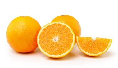 Beyaz arkaplanda portakal meyvesi izole