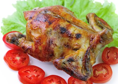 Kızarmış tavuk ve sebze.