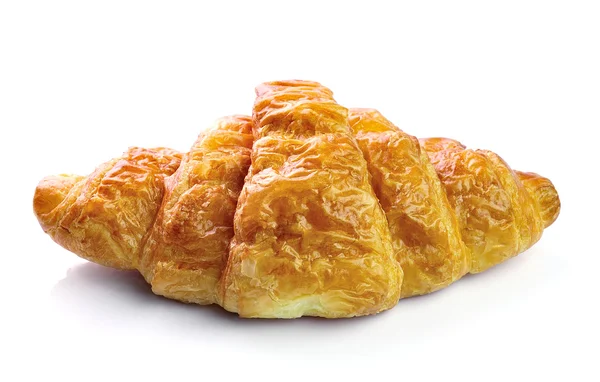 Croissant fresco e gustoso su sfondo bianco — Foto Stock