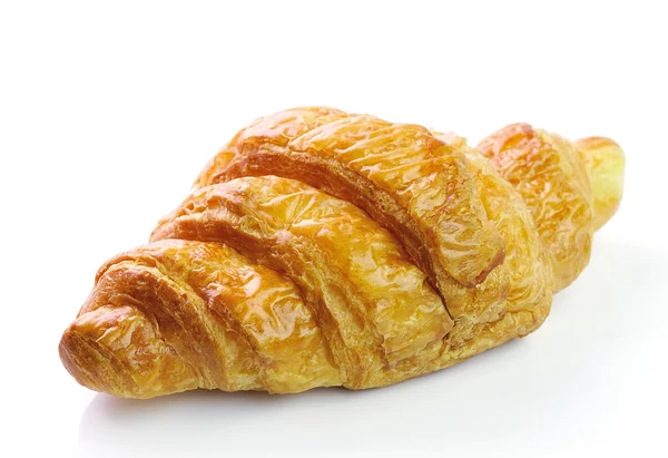 Fris en smakelijk croissant over witte achtergrond — Stockfoto