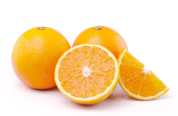 하얀 배경에 분리 된 오렌지 열매 — 스톡 사진