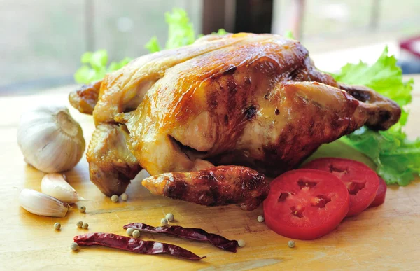 Roasted chicken and vegetables — Stock Photo, Image