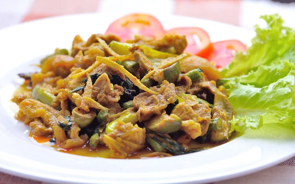 Gebratenes Schweinefleisch mit Chilipaste, thailändisches Essen. — Stockfoto
