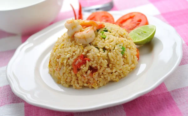 Fried rice with shrimp. — Stock Photo, Image