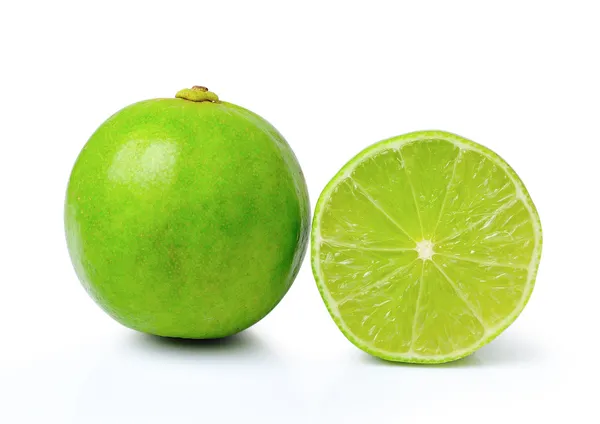 Limão fresco isolado sobre branco — Fotografia de Stock