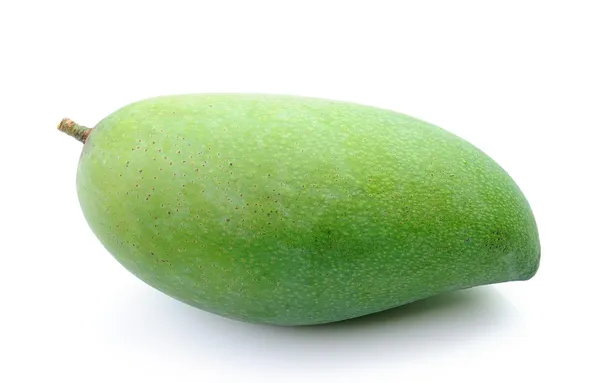 Beyaz bir arka plan üzerinde izole yeşil mango — Stok fotoğraf