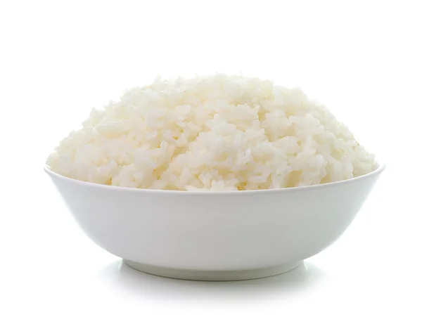 Mísa plná rýže na bílém pozadí — Stock fotografie