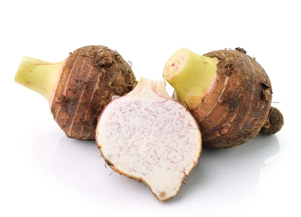Tarorötter på vitt — Stockfoto