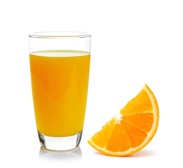 Fris oranje en glas met SAP — Stockfoto