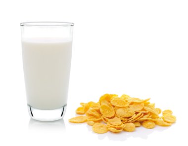 Mısır gevreği ve süt beyaz zemin üzerine