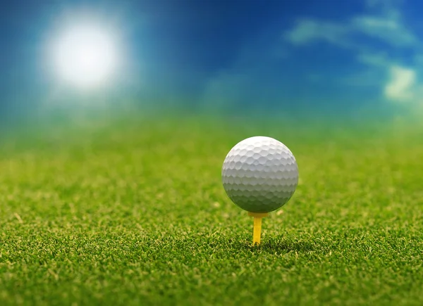 Palla da golf su T — Foto Stock