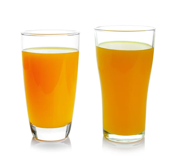 Glas sinaasappelsap geïsoleerd op witte achtergrond — Stockfoto